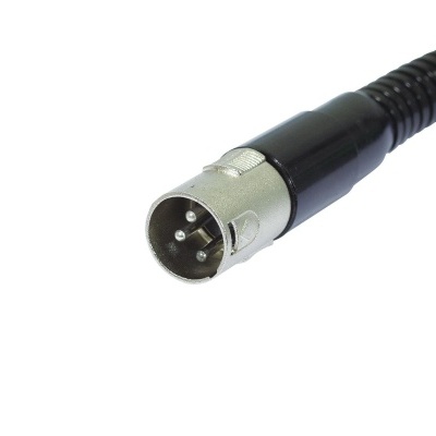 Cabo preto com ficha XLR masculina de metal e três pinos