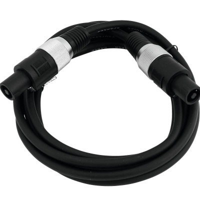 Cabo XLR preto com conectores macho e fêmea e anéis metálicos prateados