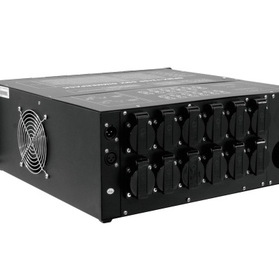 Dispositivo eletrónico preto com ventoinha lateral e múltiplas tomadas na parte frontal