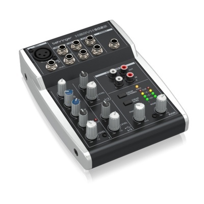 Mesa de mistura de áudio Behringer XENYX 502 com botões e conetores