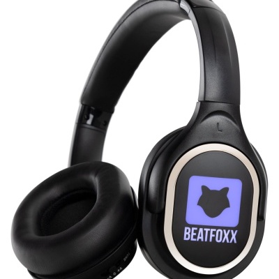 Headphones pretos com detalhe bege e luz azul BEATFOXX