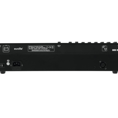 Equipamento eletrónico preto com portas e conectores na parte traseira