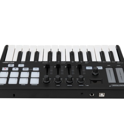 Controlador MIDI Arturia MiniLab MkII preto com teclas, pads, manípulos e deslizadores