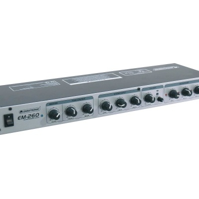 Amplificador EM-260 com botões e texto em painel metálico