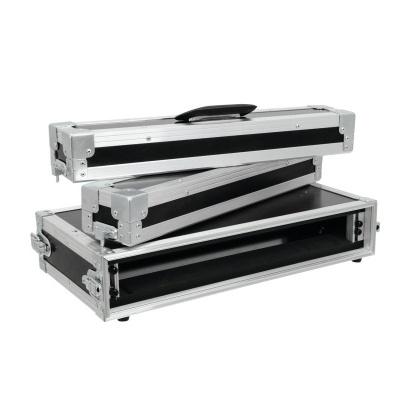 Caixas de transporte de metal prateado com painéis pretos empilhadas