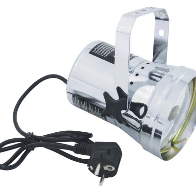 Refletor metálico prateado com cabo elétrico e ficha