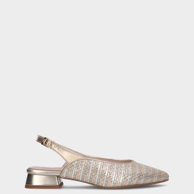 Sapato feminino aberto com salto baixo dourado e tiras entrelaçadas brilhantes
