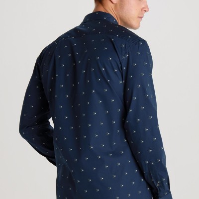 Camisa azul escura manga comprida com padrão de pequenos desenhos claros
