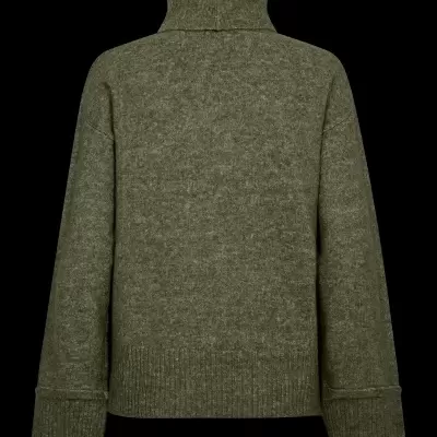 Camisola verde kaki de malha com gola alta vista de costas