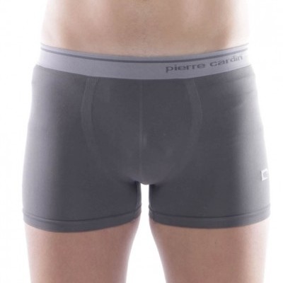 Cuecas boxer masculinas pretas com cintura cinzenta e texto 'pierre cardin'
