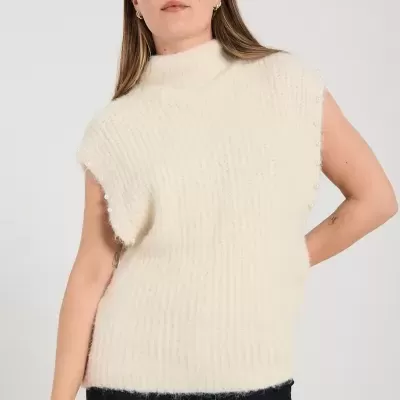 Camisola creme de malha grossa com pérolas nas mangas