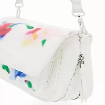 Mala de ombro branca com padrão colorido e fecho prateado