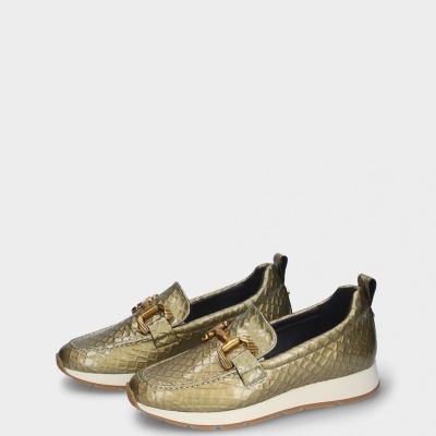 Sapatilhas verdes metálicas com textura e fivela dourada