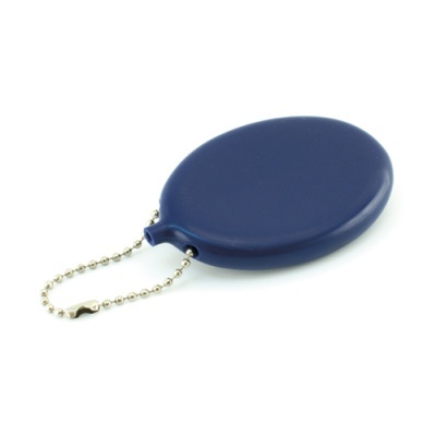 Chaveiro oval azul escuro com corrente de metal prateada