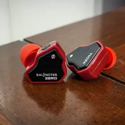 IN EAR’S 7HZ SAL NOTES ZERO MECHA EDITION - RED AND BLACK