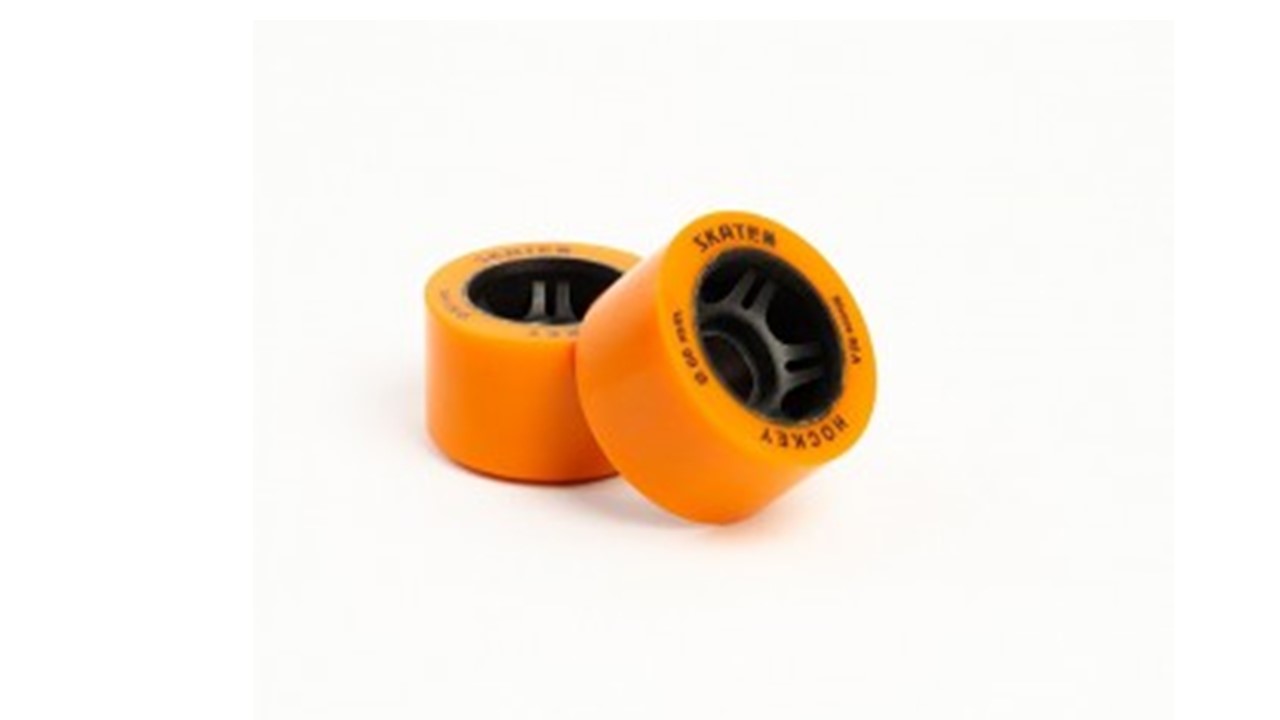 Pneus de skate amarelos com centro preto e texto SKATER 78A 60 MM