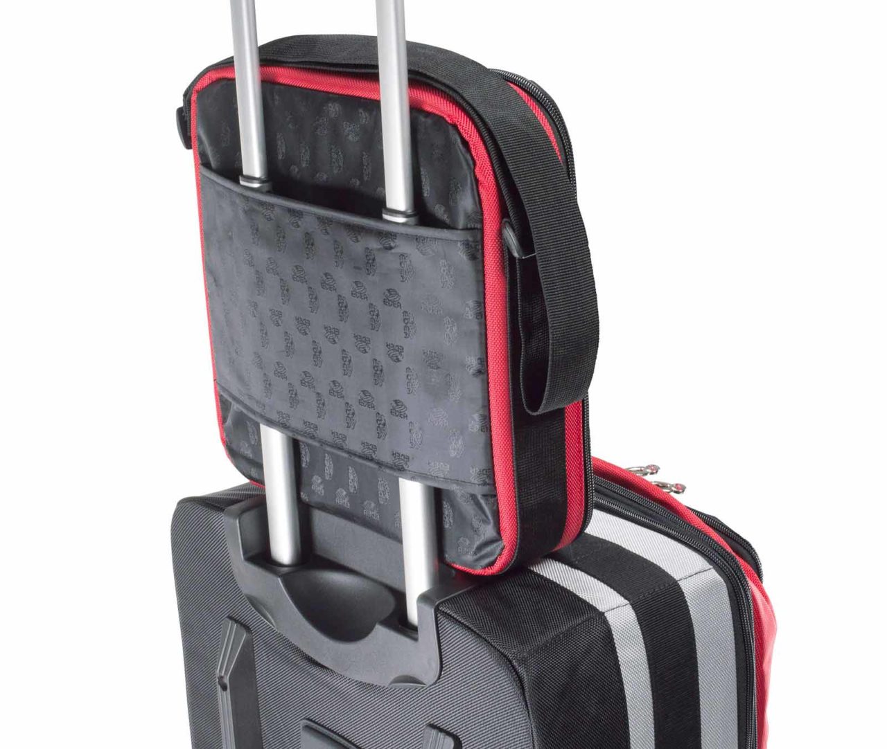 Mala de viagem negra com bolsa preta presa à pega telescópica