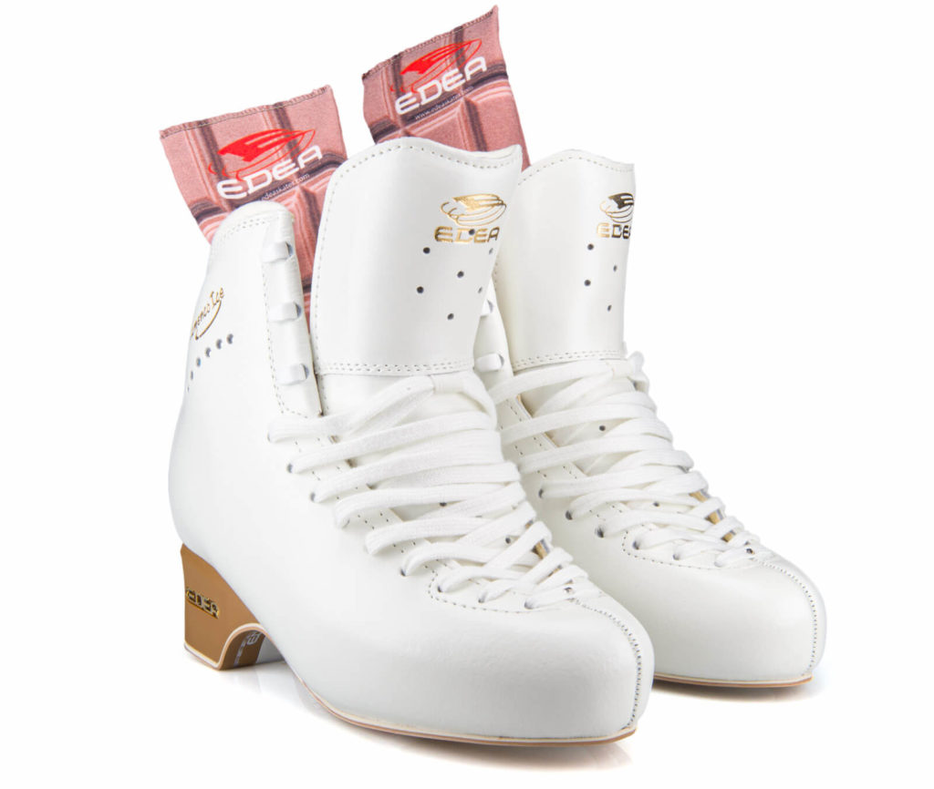 Par de patins brancos de couro EDEA com atacadores e salto castanho