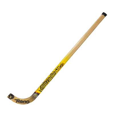 Stick de hóquei em madeira clara com texto amarelo e preto