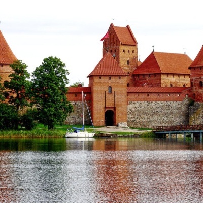 RA25 - Peregrinação ao Países Bálticos: visitando Vilnius, Colina das Cruzes, Riga, Tallin e Sigulda