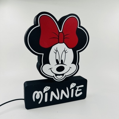 Luminária da Minnie com laço vermelho e base preta com texto MINNIE