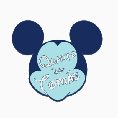 Placa azul Mickey Mouse com texto Quarto do Tomás