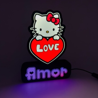 Luz decorativa Hello Kitty com coração vermelho e texto LOVE e AMOR iluminado