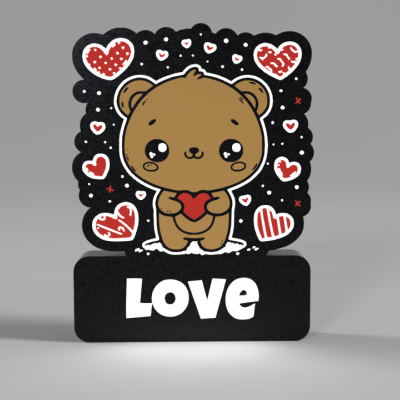 Decoração com urso castanho e corações com a palavra LOVE