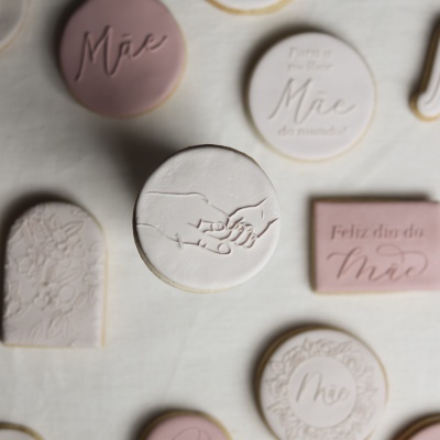 Carimbo de bolachas - Mão da mãe e do bebé