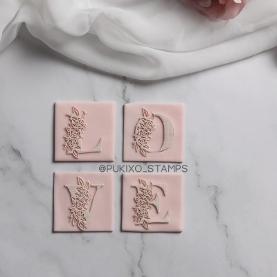 Carimbo + cortador - LOVE floral