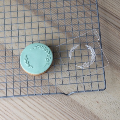 Carimbo de bolachas - Coroa de folhas aberta