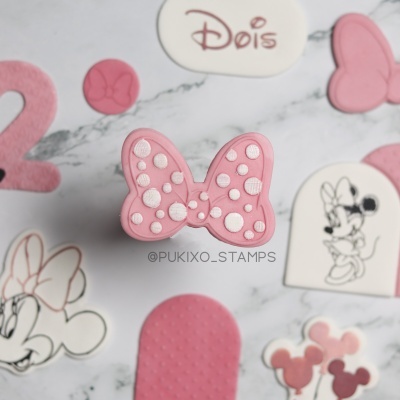Carimbo + cortador - Laço da Minnie com pintinhas