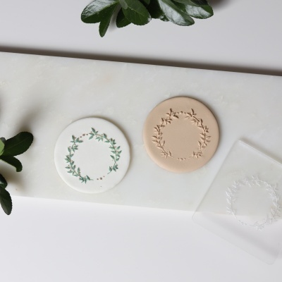 Carimbo de bolachas - Coroa de folhas com pontinhos