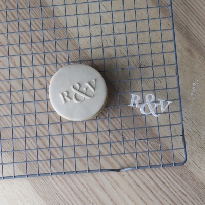 Carimbo de bolachas - Monograma com 2 letras - &