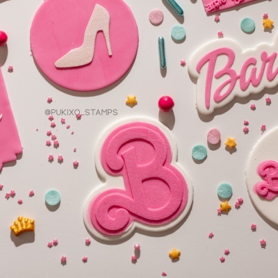 Carimbo + cortador - B de Barbie
