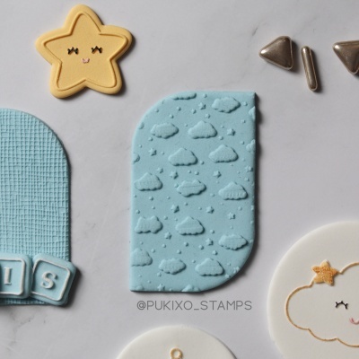 Carimbo de padrão - Nuvens e estrelinhas