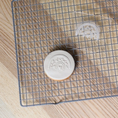 Carimbo de bolachas - Arco-íris com folhinhas