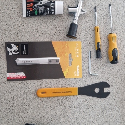 Tesoura ALPEN/FELCO 40 C/2 Baterias