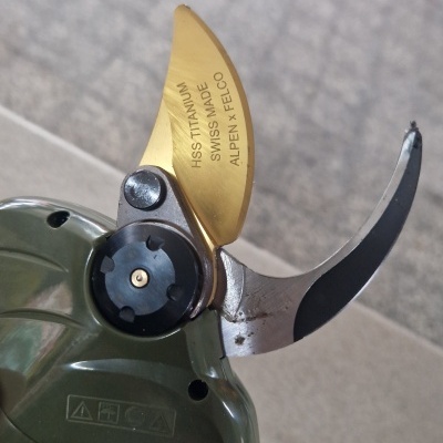 Tesoura ALPEN/FELCO 40 C/2 Baterias