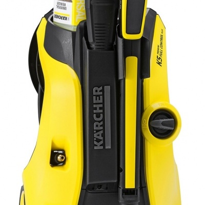 Máquina de limpeza a vapor amarela e preta KÄRCHER K5 com detergente e punho