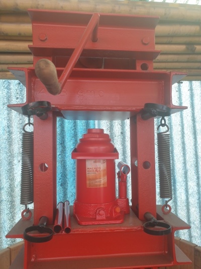 Prensa Hidraulica P/Vinho 30T C/Elevador