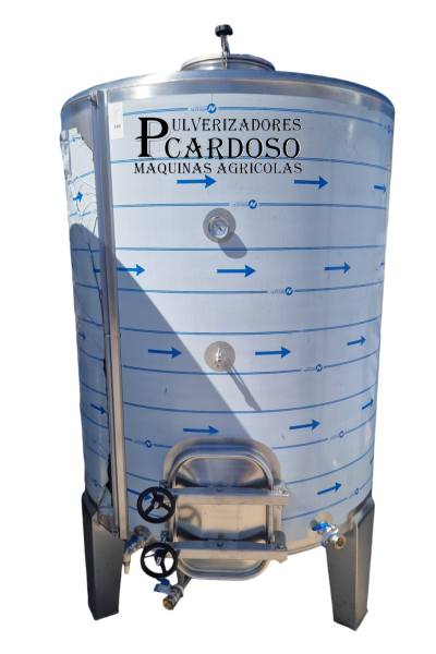 Depósito metálico prateado com texto e válvulas pretas