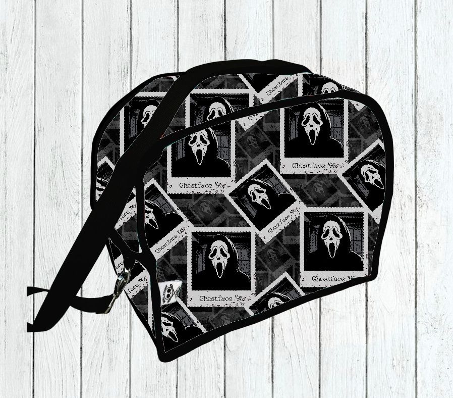 Bolsa tiracolo com padrão de Ghostface, preto e branco