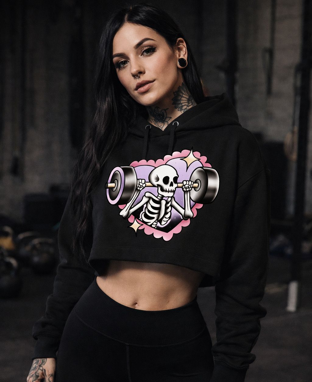 Camisola cropped preta com estampado de esqueleto a levantar pesos