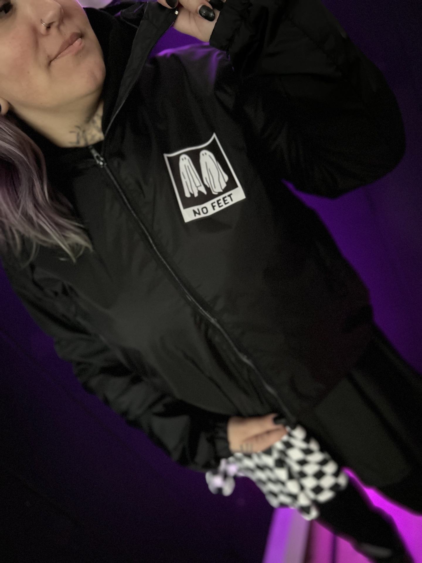 Casaco preto com capuz e estampado 'NO FEET' ao peito