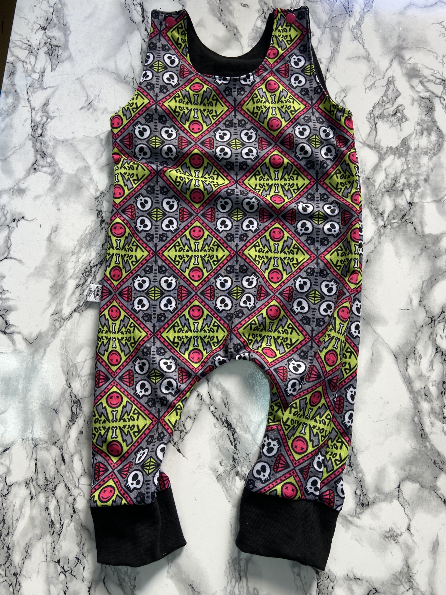 Jardineiras Grow With Me skulls bandana