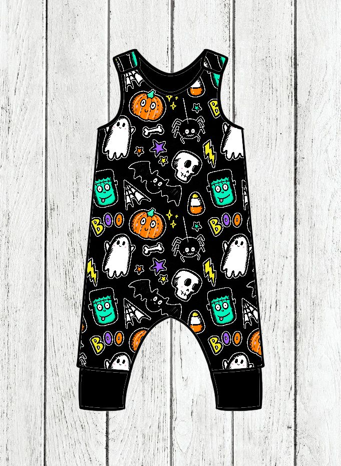 Macacão infantil Halloween preto com vários desenhos coloridos