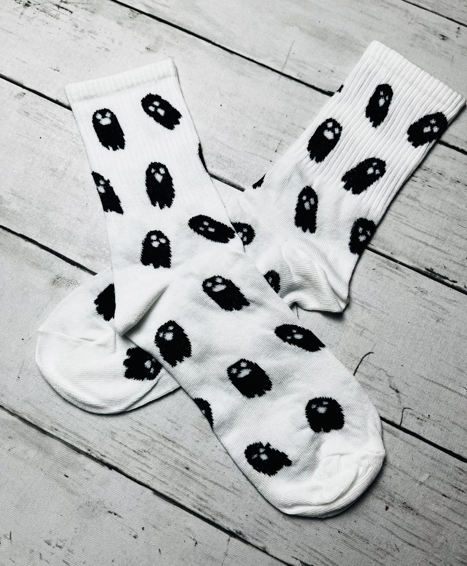 Meias Brancas Fantasmas Pretos