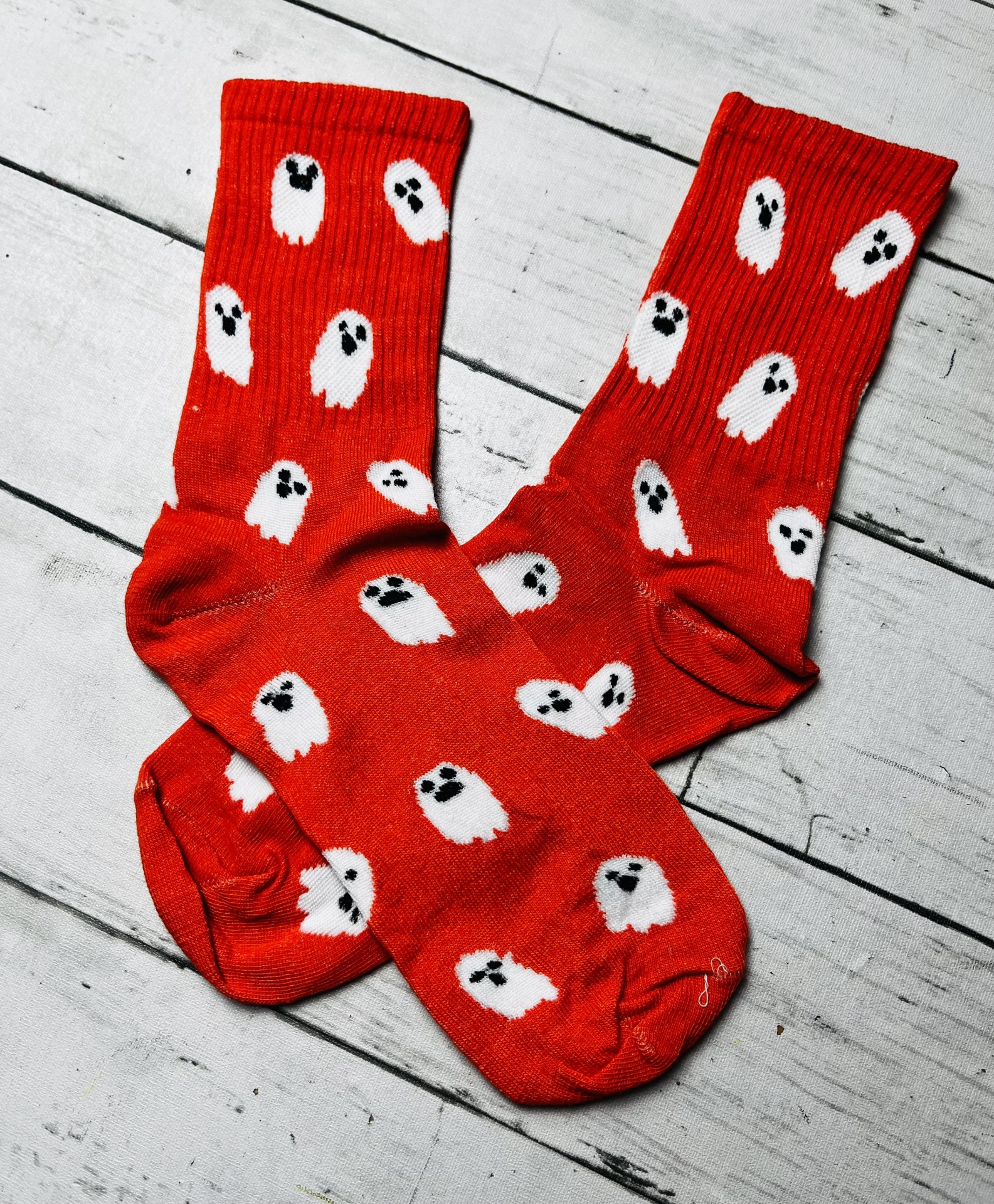 Meias Laranja Fantasmas Brancos