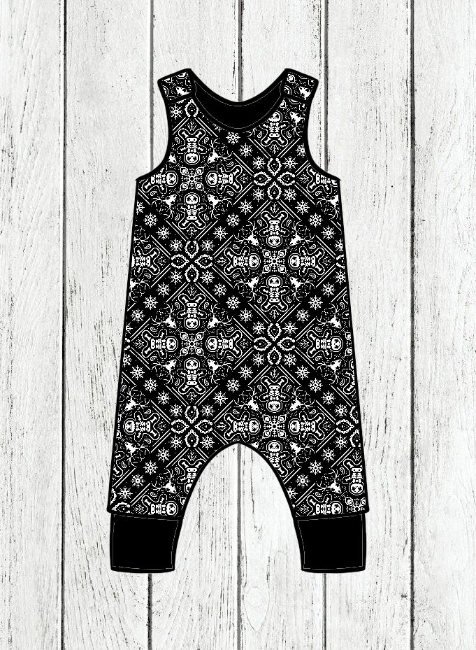 Jardineiras Grow With Me Ginger Bread Skull - Por Encomenda